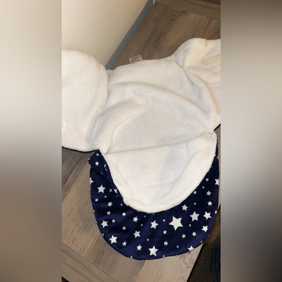 Very soft, fleece with Velcro baby swaddle, very warm, very snuggly. White/blue - Picture 6 of 6